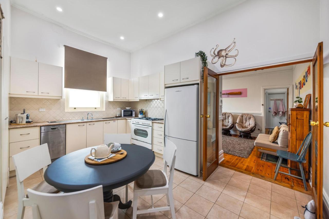 Kerrigan'S On Seaview- One Minute Walk To Beach - Not Beachfront Henley Beach South Exteriör bild