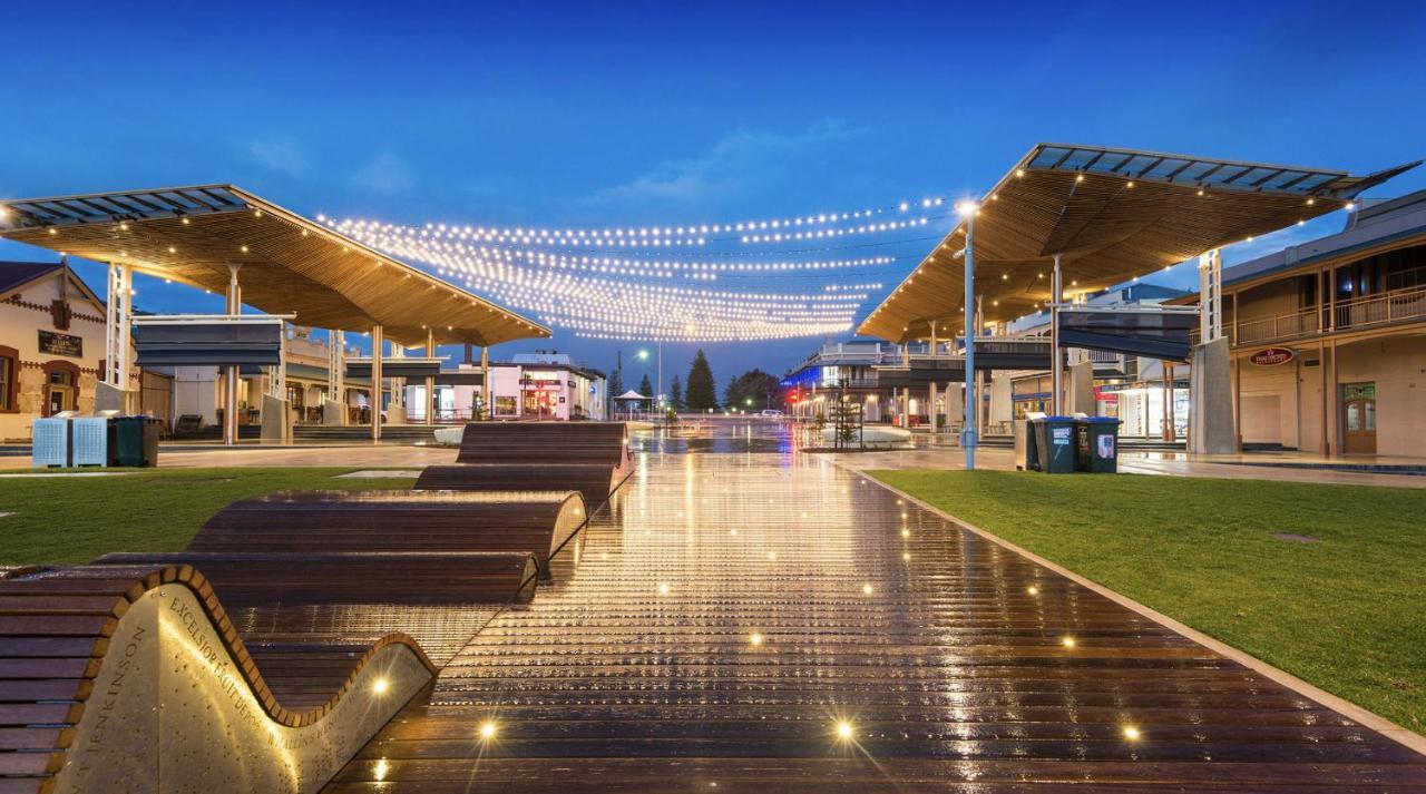 Kerrigan'S On Seaview- One Minute Walk To Beach - Not Beachfront Henley Beach South Exteriör bild